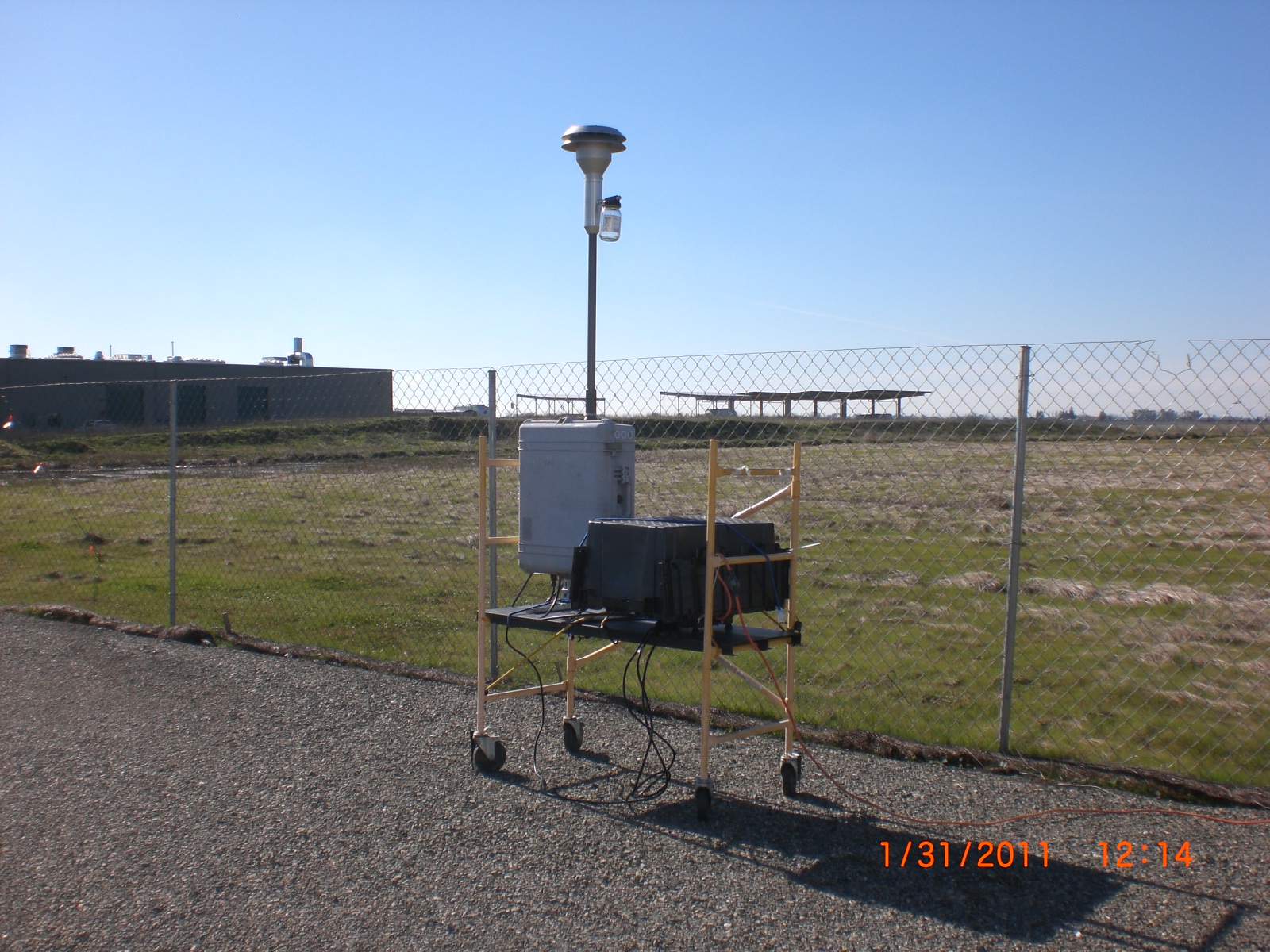 Image: a RDI sampler and stack inlet deployed at an airport.