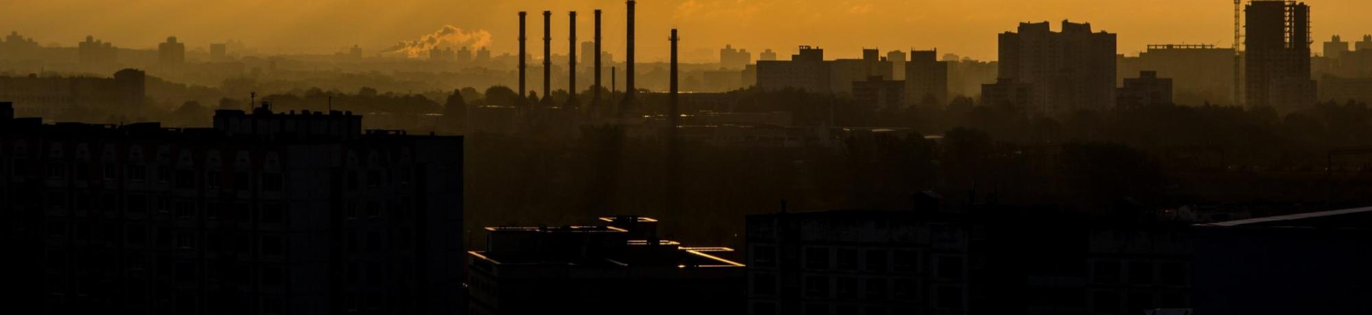 Image: a metropolitan area surrounded by pollution; via Pixabay.